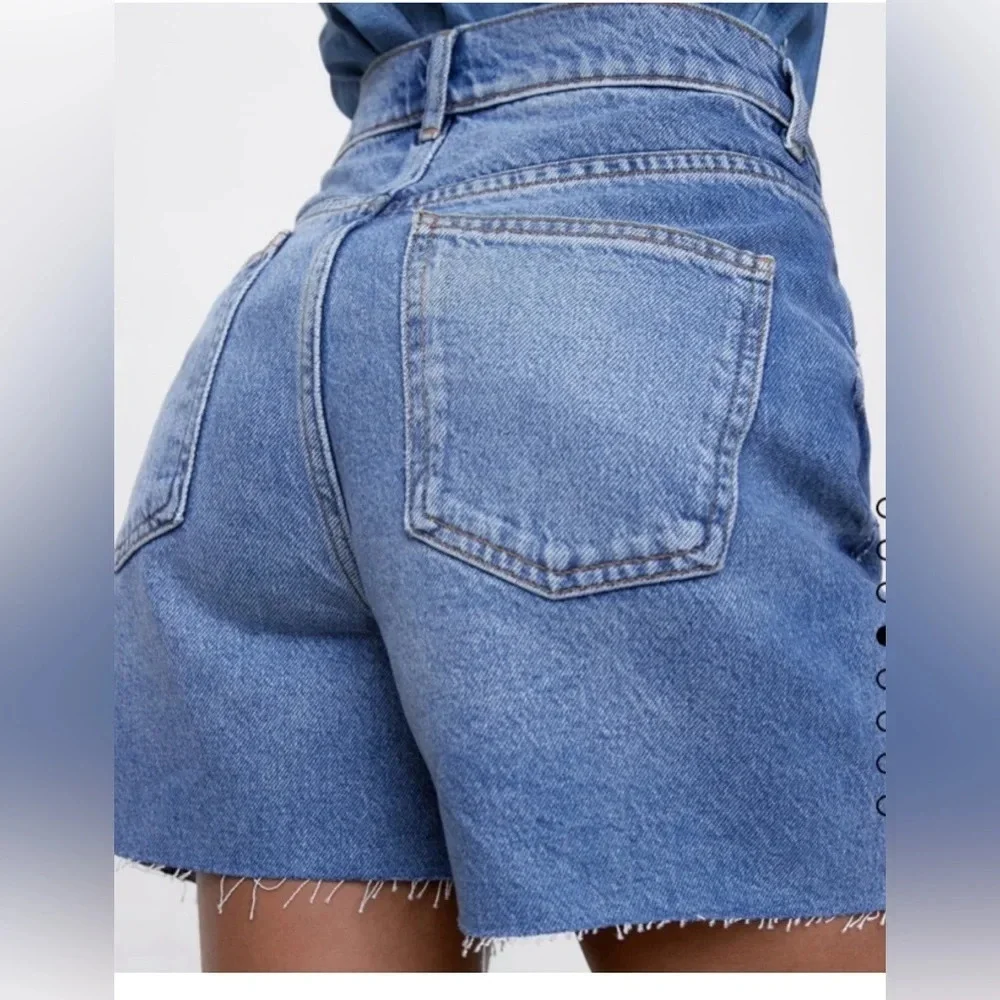 Zara 90’s Denim Bermuda Shorts size 6. Bloggers Favorite  1230 - Picture 2 of 12